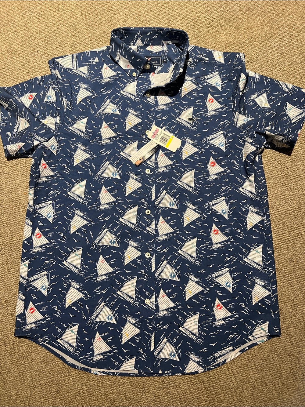 NWT Vineyard Vines Sailboat Print Shirt Performance Classic Fit Medium